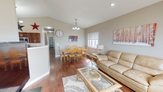 Photo - 11569 B-115677 77 Ave