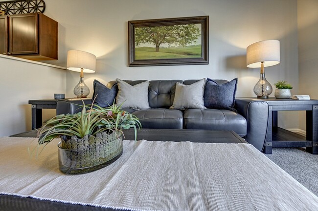 Building Photo - 7604 Sand Lake Heights