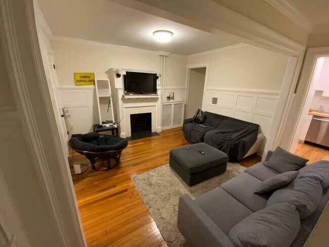 Building Photo - 61 Park Dr