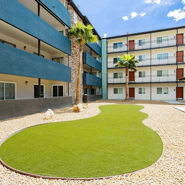 Photo - Courtyard 525 Apartments