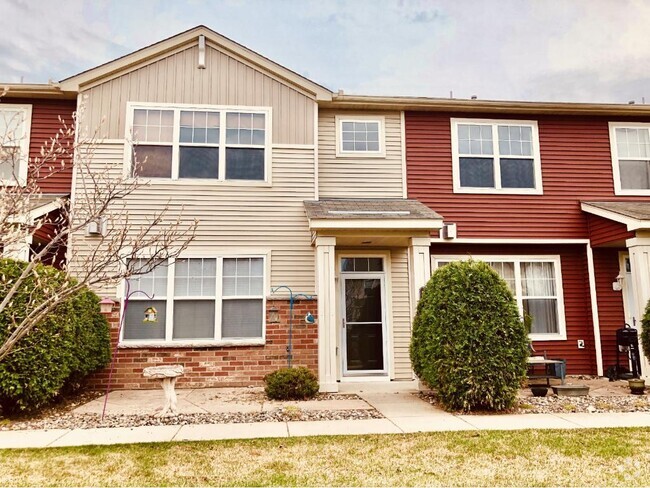 Building Photo - 3Bed*2.5Bath plus loft*1767SqFt. Great Ame...