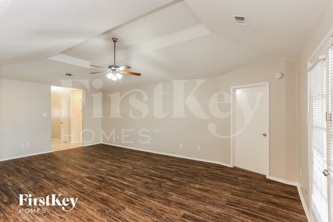 Photo - 6000 Lavaca Dr