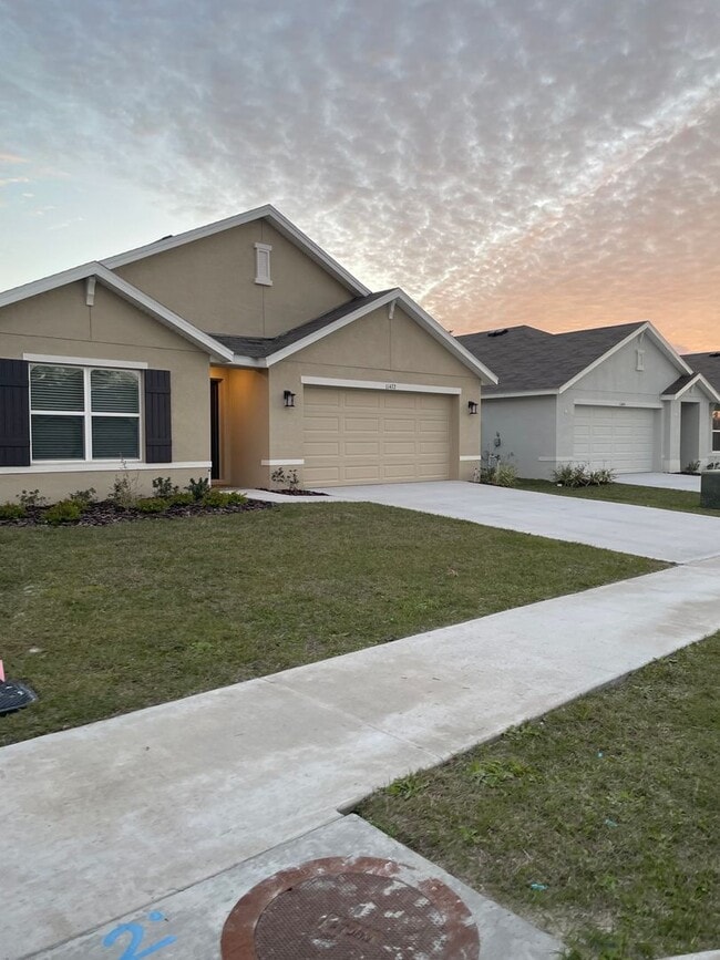 Building Photo - Gorgeous 4 bedroom 2 bathroom home
