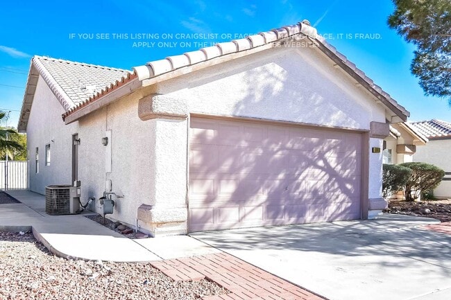 5908 Kane Holly St