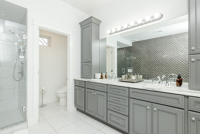 Photo - 1421 Elm St Unit ID1056141P