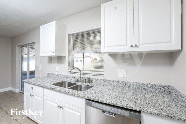 Photo - 786 Vercelli St