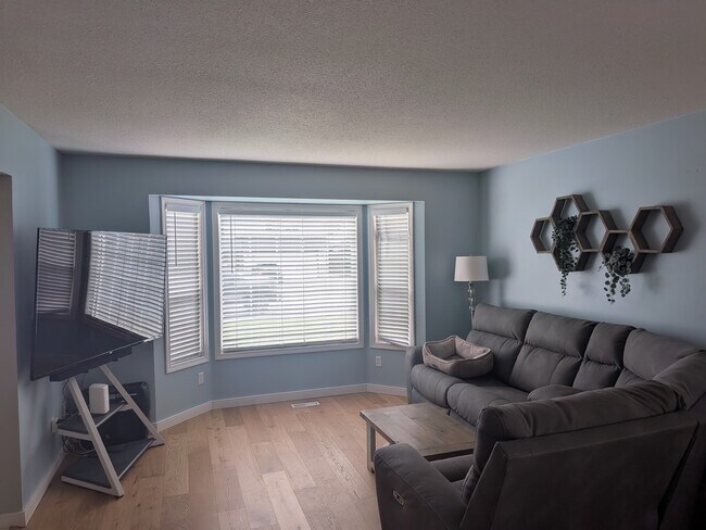 Photo - 5898 Birmingham Pl