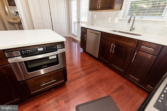 Photo - 427 Woodcrest Dr SE
