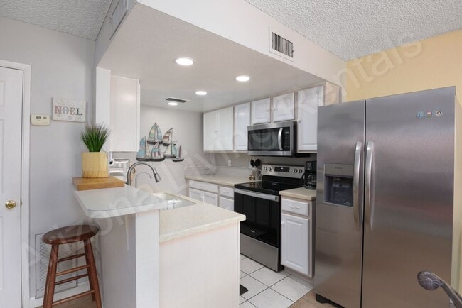 Photo - FURNISHED RENTAL AVAILABLE May 1, 2026 - November 30, 2026 Unit B
