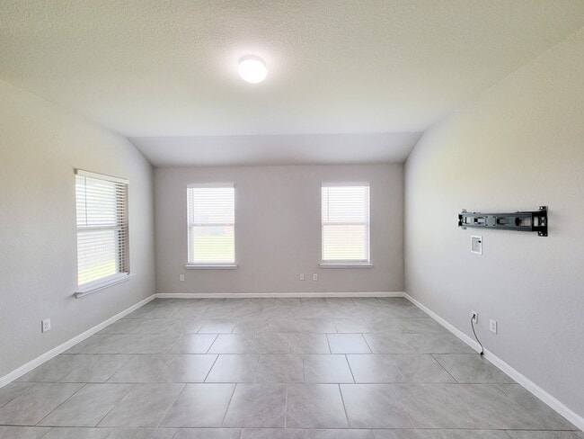 Photo - 29614 Breakwater Dr