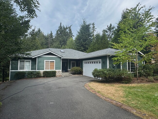 Building Photo - Prime Poulsbo... 3 bedroom with office ava...