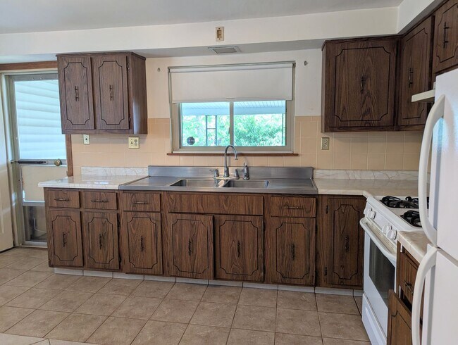 258 Edmond St