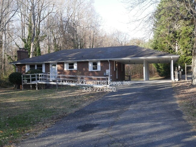 Quiet, Convenient Location, off Country Cl... - Quiet, Convenient Location, off Country Cl... House