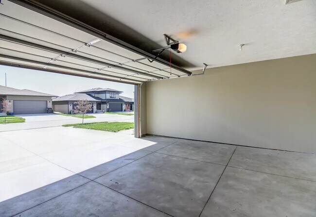 Summit Falls Apartments & Townhomes