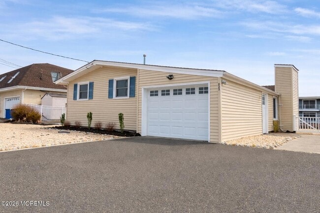 Photo - 825 Leeward Dr