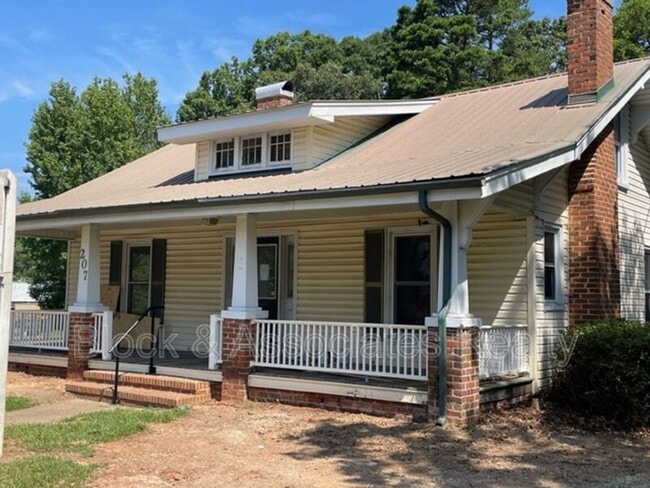 Building Photo - 207 E Pritchard St