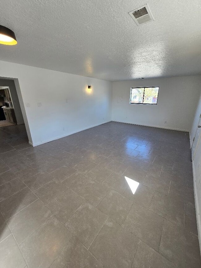 Photo - 3 bedroom 2 bath HOUSE for Rent near Downtown