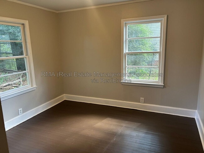 Photo - 135 Lang St