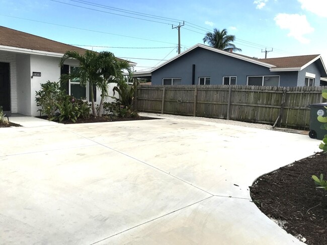 Photo - 2858 N Dixie Hwy