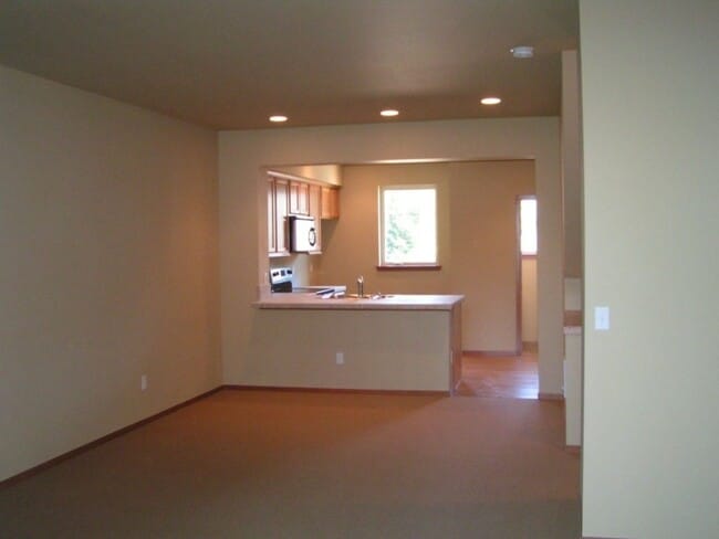 Photo - Spacious 2 Bed 2.5 Bath Townhome with Attached Garage in Cle Elum