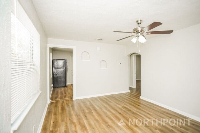 Photo - 2040 Union St S