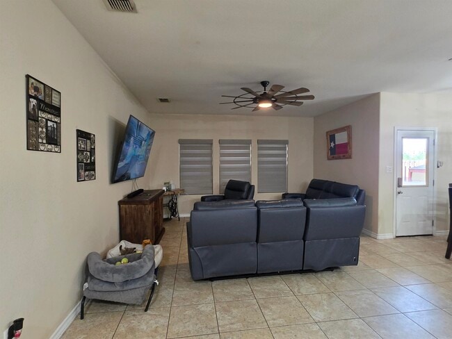 Photo - 302 Date Palm Dr