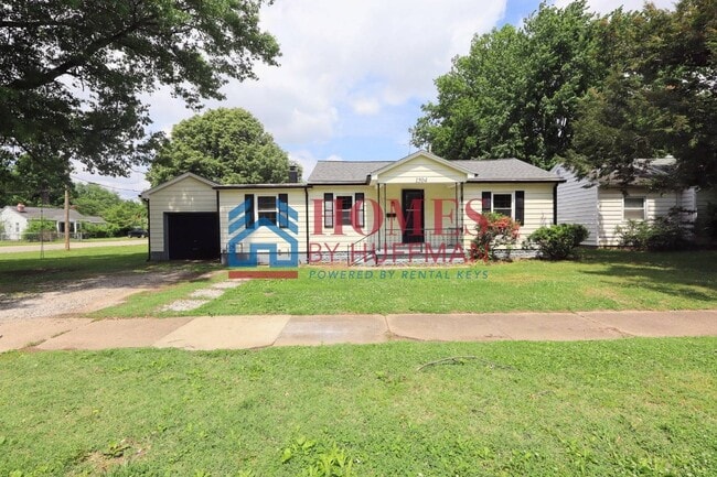 Building Photo - Three Bedroom House | Large Backyard