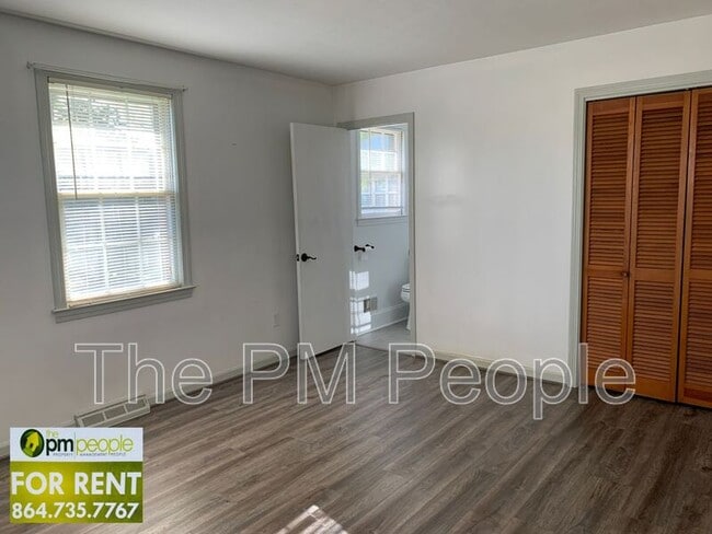 Photo - 204 Pennwood Ln