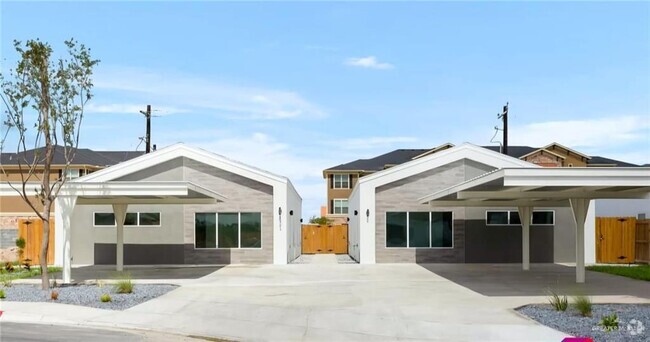 Building Photo - 1301 E Iris Ave Unit 2 Rental