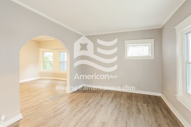 Photo - 5242 Lyon Ave