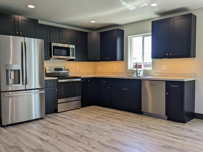Photo - 1016 8th Ave W