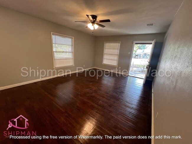 Photo - 3917 Maple Ave