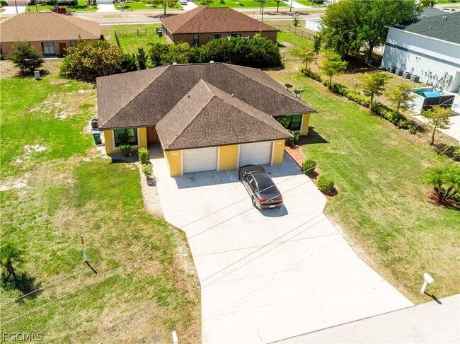 Building Photo - 902 SW 39th Terrace