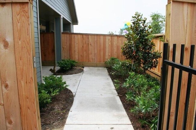 Photo - 14603 Fonmeadow Dr Unit b1