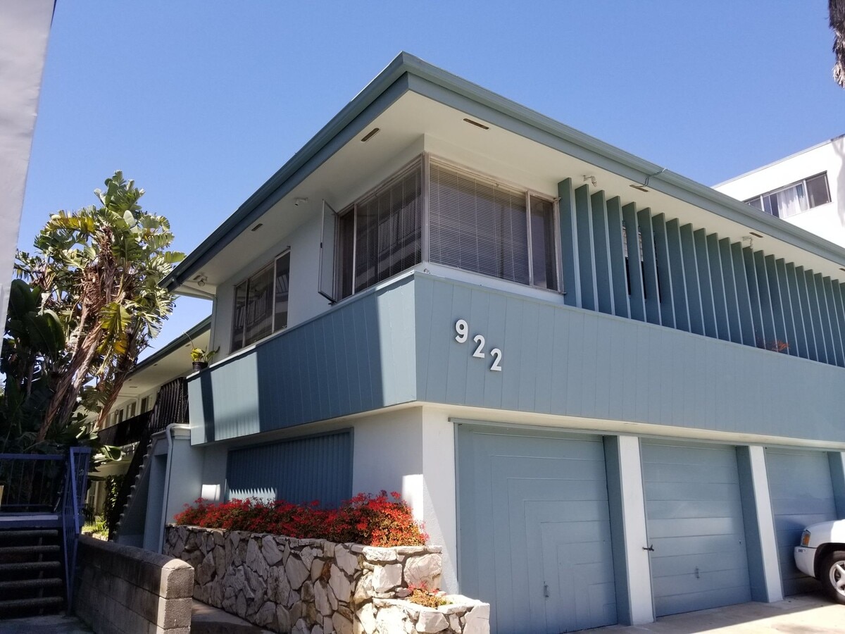 Photo - 922 6th St - North of Wilshire Blvd and 6 ...