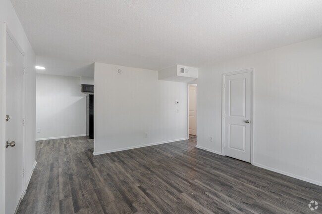 2 habitaciones, 1 baño - 960 pies cuadrados - Sala de estar y cocina - Ravenwood Hills