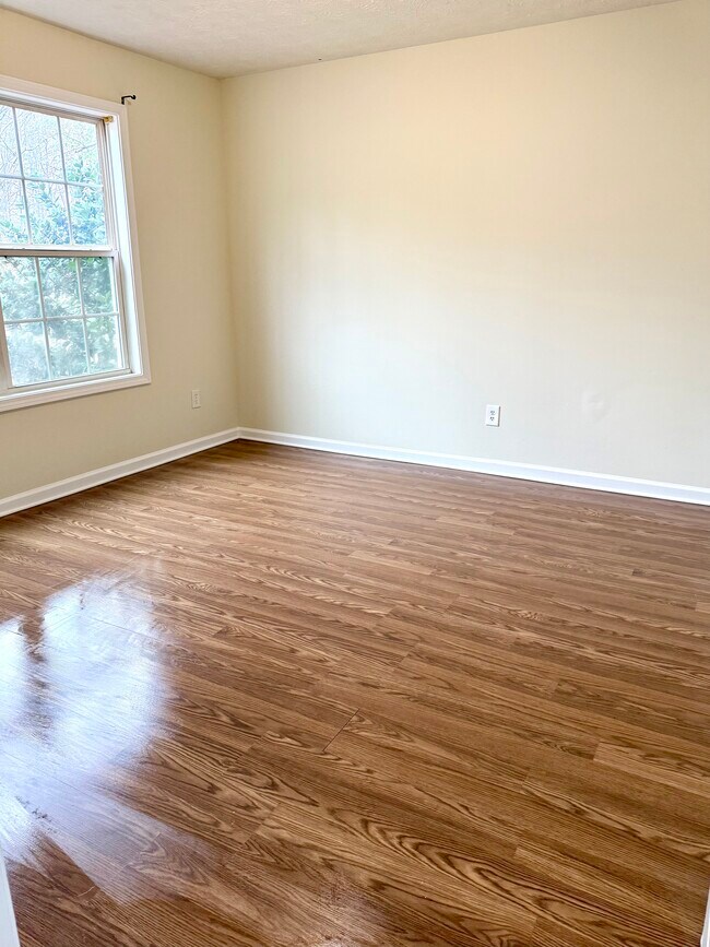 Photo - 389 Edgefield Dr