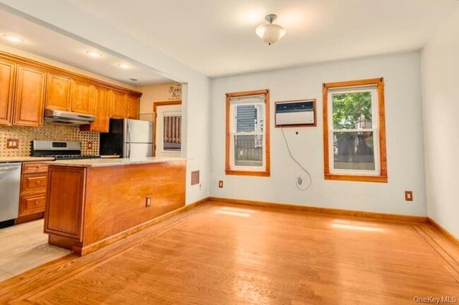 Photo - 61-46 56th St