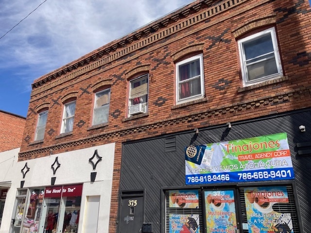 Building Photo - 375 N Walnut St Unit 2