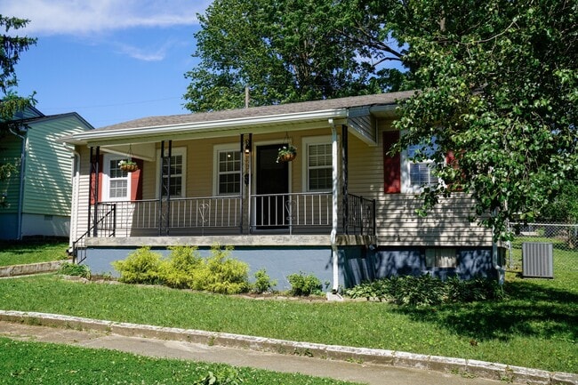 Front Porch - 1403 Debow St House