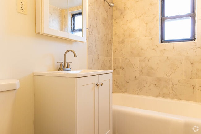 1BR, 1BA - 1,000SF - Bathroom - 243 South Harrison Street Apartments