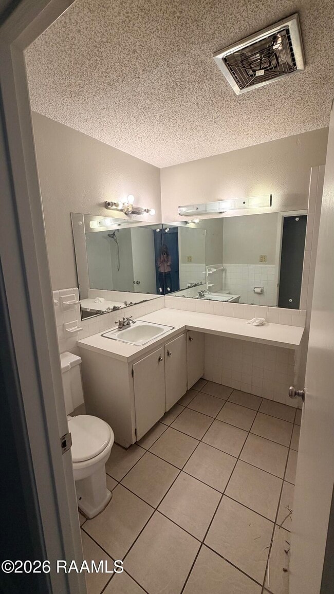 Photo - 301 Marie Antoinette St