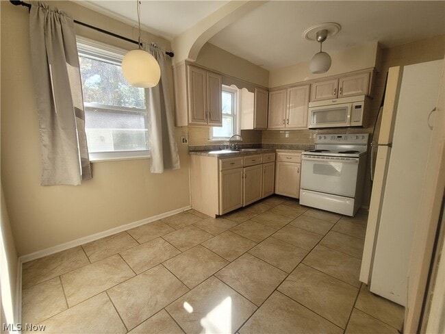 Photo - 6987 Greenleaf Ave