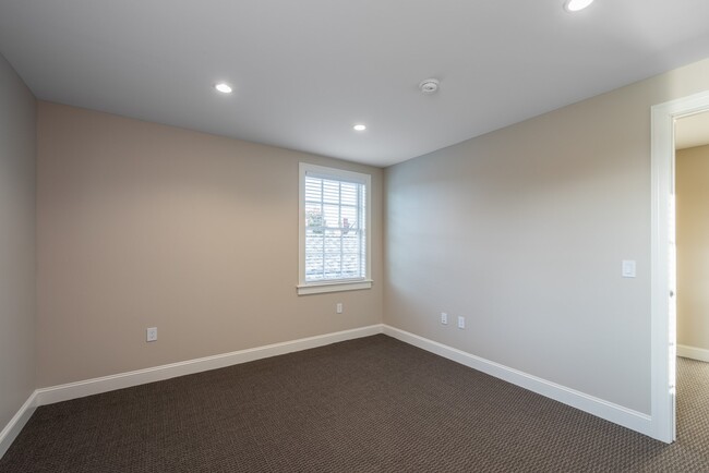 Photo - 319 W 5th St Unit 321