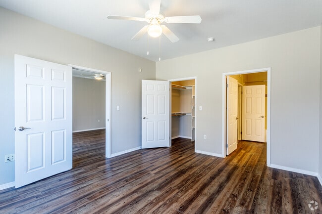 1BR, 1BA - Emerald