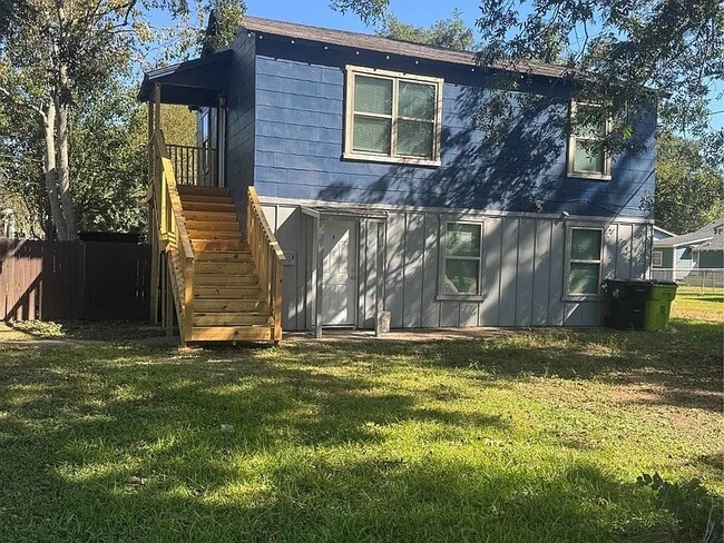 Building Photo - 1747 5th St Unit B