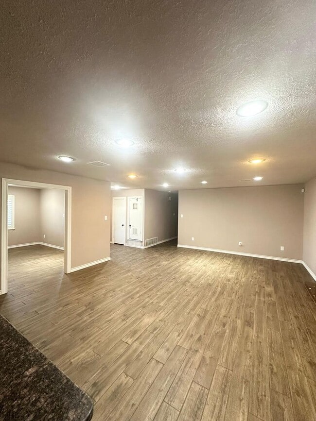 Photo - 3 Bed 2.5 Bath Ready To Rent ASAP!