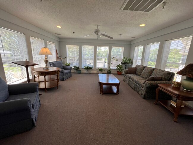 Laurel Oaks - Sunroom