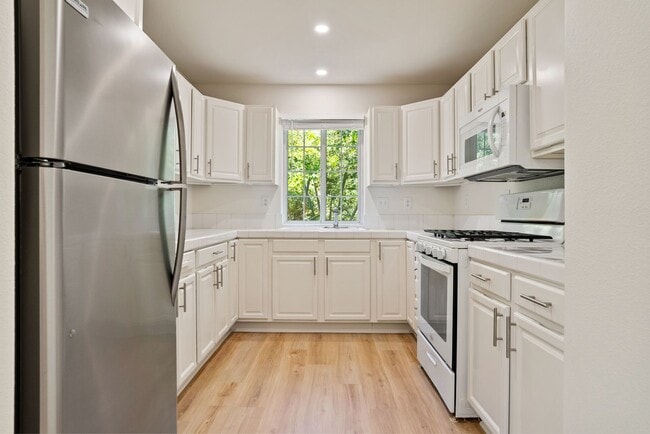 Photo - 1 BD / 1 BA Pet Friendly Newly Renovated A... Unidad 3382 #4