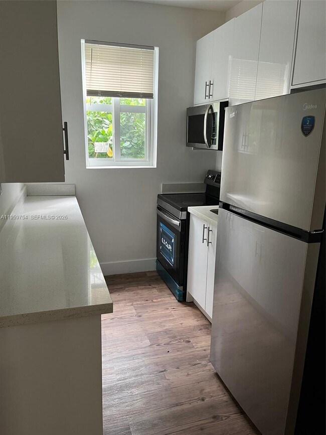 Photo - 321 SW 9th Ave Unit 03